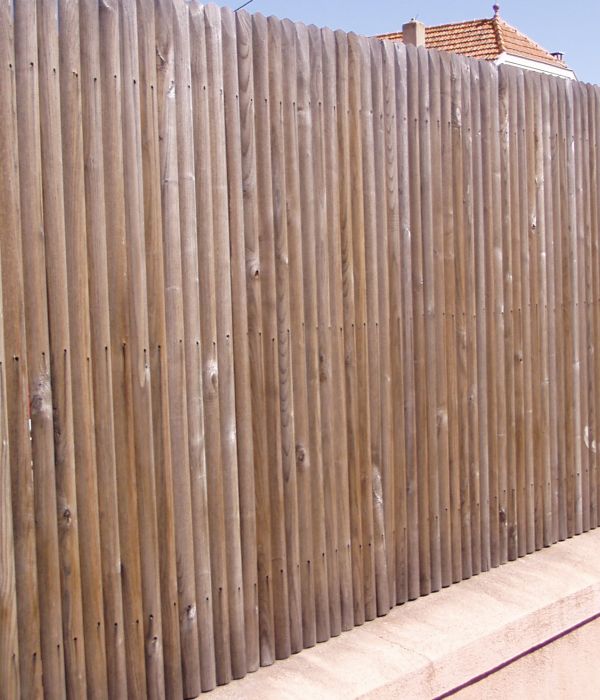 Clôture bois jointive en châtaignier mouluré e2d