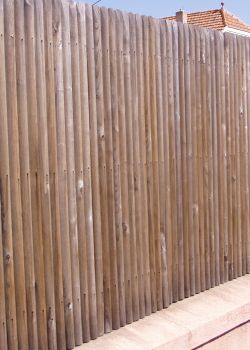 Clôture bois jointive en châtaignier mouluré e2d